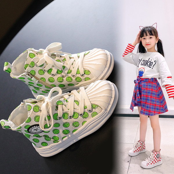 Tekstila kedas ar krāsu aplikāciju