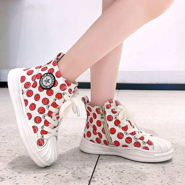 Tekstila kedas ar krāsu aplikāciju