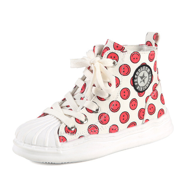 Tekstila kedas ar krāsu aplikāciju