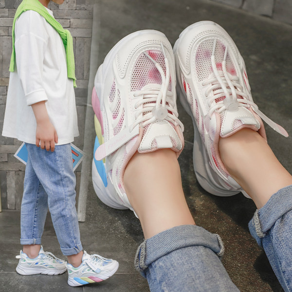 Μοντέρνα αθλητικά παπούτσια για κορίτσι με χρωματιστό πάτο