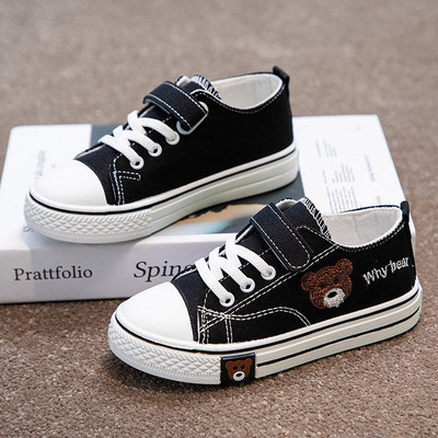 Tikandi ja kleebisega laste tekstiilist tossud