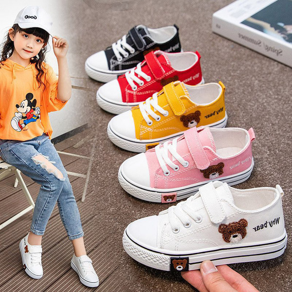 Tikandi ja kleebisega laste tekstiilist tossud