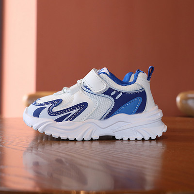 Spordiga laste tossud teibi ja võrguga