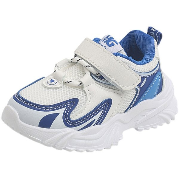 Spordiga laste tossud teibi ja võrguga