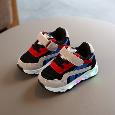 Нов модел детски маратонки със светеща подметка