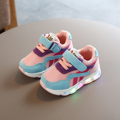 Нов модел детски маратонки със светеща подметка
