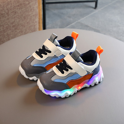 Нов модел детски маратонки със светеща подметка