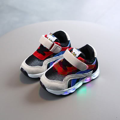 Нов модел детски маратонки със светеща подметка