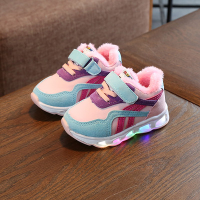 Нов модел детски маратонки със светеща подметка