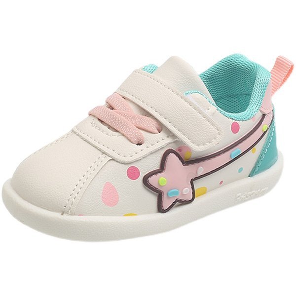 Gyermek tornacipő matricával és rátéttel