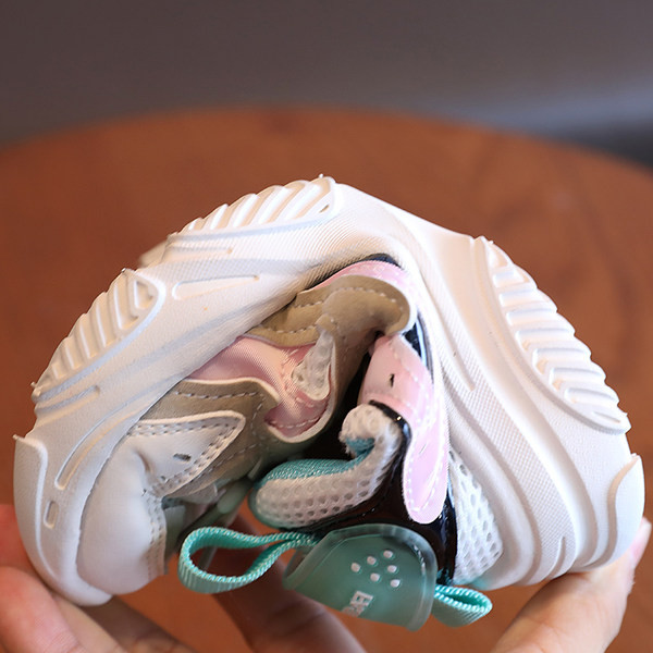 Sportlikud laste tossud paelte ja võrguga - tüdrukutele ja poistele