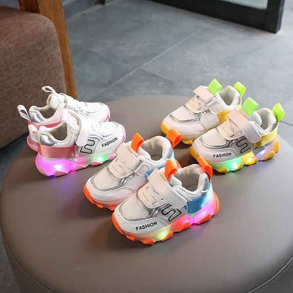 Детски маратонки за момичета със светеща подметка