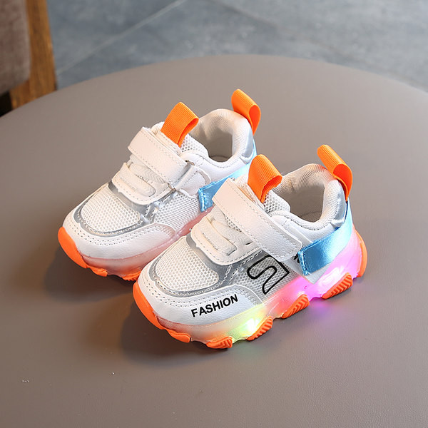 Детски маратонки за момичета със светеща подметка