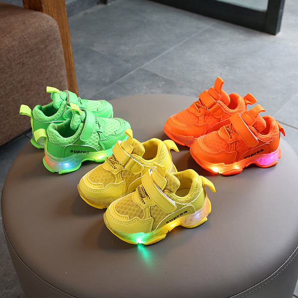 Jauns gaišo kedu modelis meitenēm