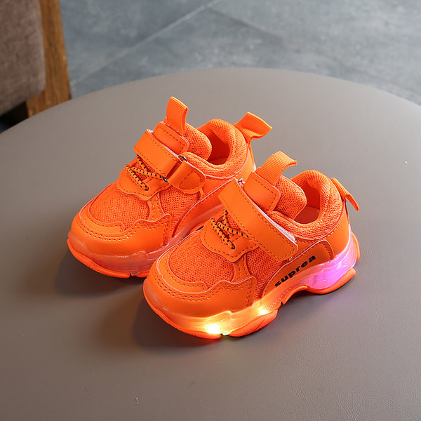 Jauns gaišo kedu modelis meitenēm