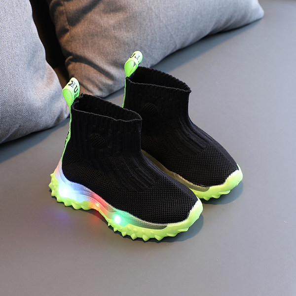 Laste helendavad tekstiilist tossud tüdrukutele