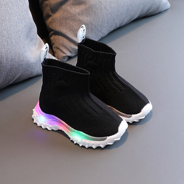 Laste helendavad tekstiilist tossud tüdrukutele