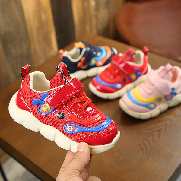 Laste vabaaja tossud libisemisvastase tallaga