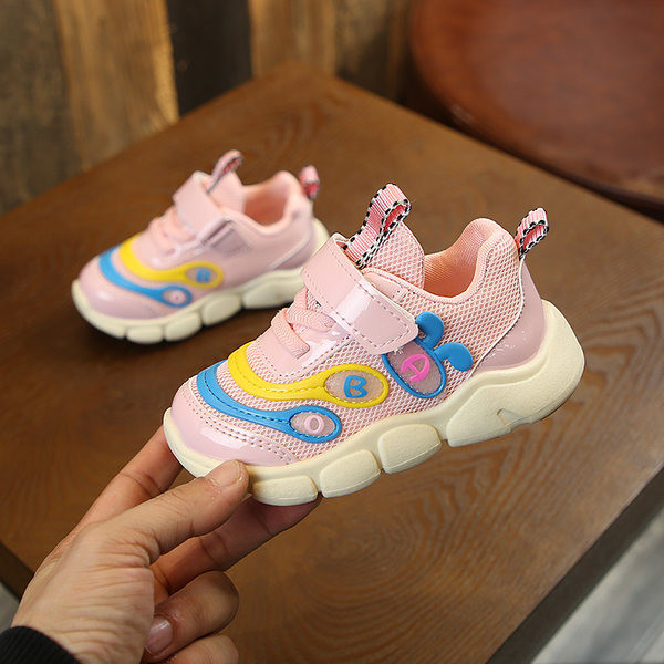 Laste vabaaja tossud libisemisvastase tallaga