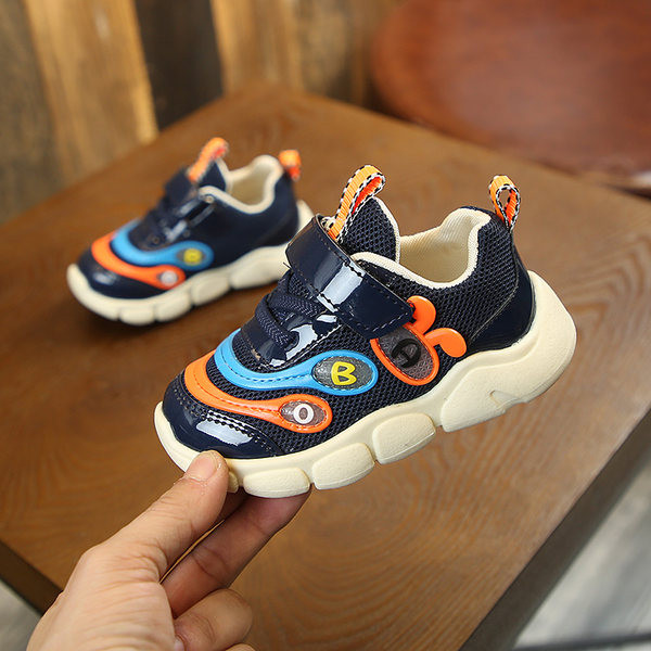 Laste vabaaja tossud libisemisvastase tallaga