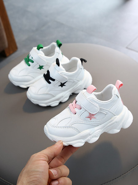 Moodsad tikandiga ja kareda tallaga tossud