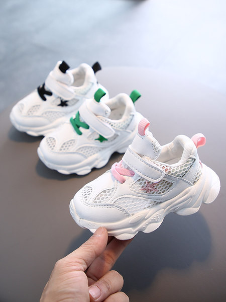 Moodsad tikandiga ja kareda tallaga tossud