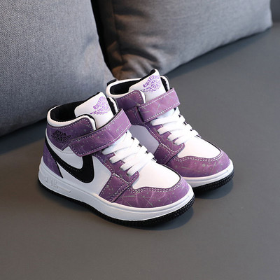 Jauns bērnu augsto kedu modelis ar plakanu zoli - eko āda