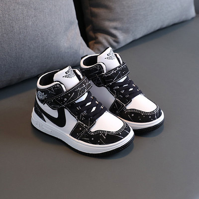 Jauns bērnu augsto kedu modelis ar plakanu zoli - eko āda