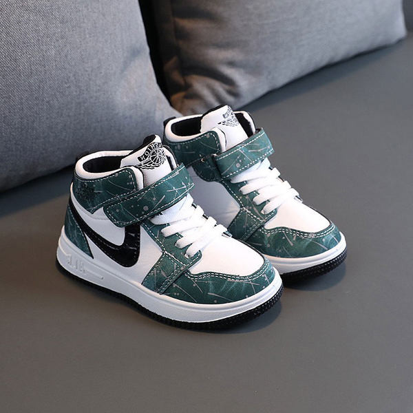 Jauns bērnu augsto kedu modelis ar plakanu zoli - eko āda