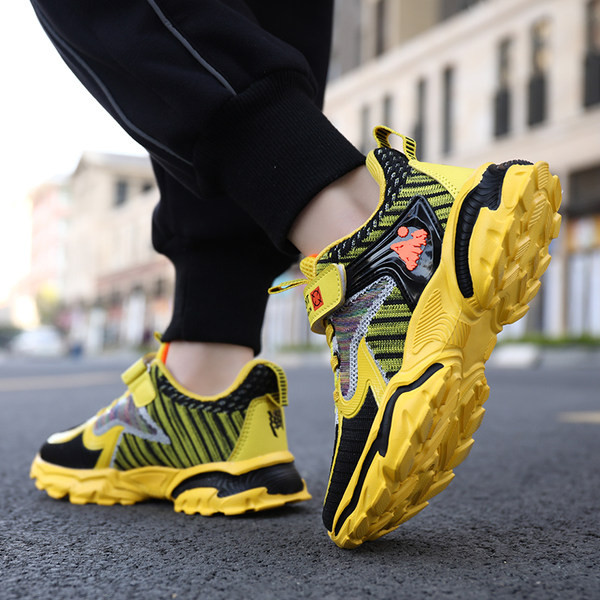 Zēniem piemērotas bērnu kedas ar mežģīnēm un uzlīmi