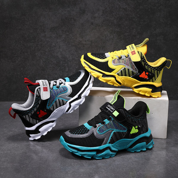 Zēniem piemērotas bērnu kedas ar mežģīnēm un uzlīmi