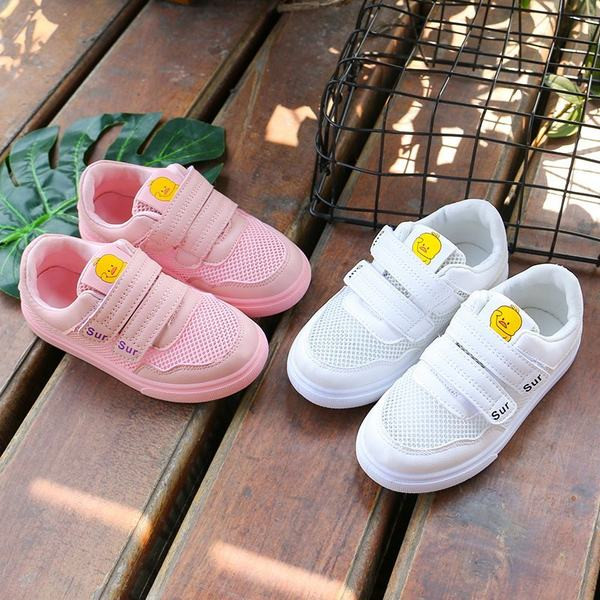 Jauns bērnu kedu modelis ar velcro aizdari un aplikāciju