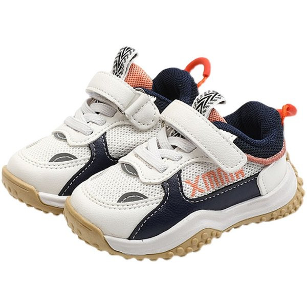 Jauns bērnu kedu modelis ar uzlīmēm zēniem