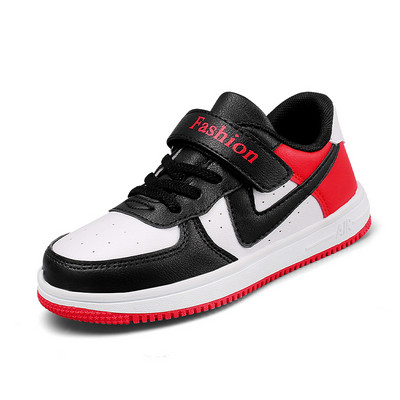 Vīriešu ikdienas kedas ar uzlīmēm un uzrakstu