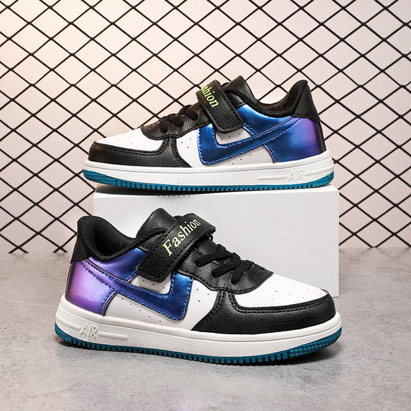 Vīriešu ikdienas kedas ar uzlīmēm un uzrakstu