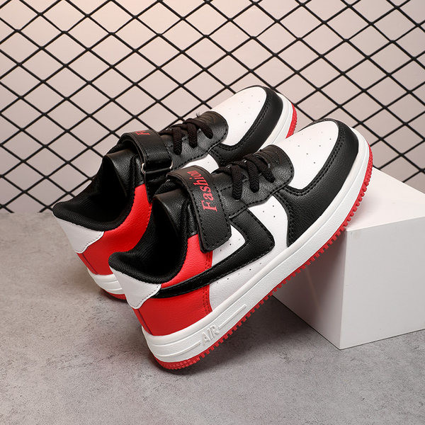 Vīriešu ikdienas kedas ar uzlīmēm un uzrakstu