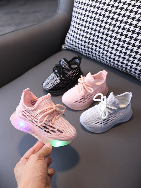 Bērnu tekstila kedas ar mirdzošu zoli - meitenēm vai zēniem