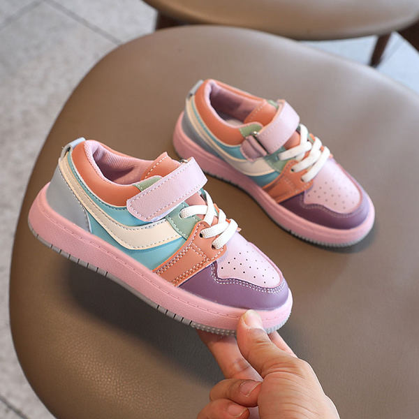 Jauns bērnu ādas kedu modelis ar plakanām zolēm meitenēm