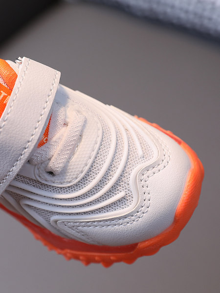 Bērnu kedas ar raupju gaismas zoli