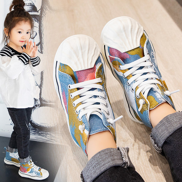 Bērnu krāsainas kedas ar plakanām zolēm un šņorēm