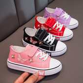 Bērnu kedas ar 3D elementiem un plakanu zoli