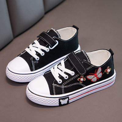 Bērnu kedas ar 3D elementiem un plakanu zoli