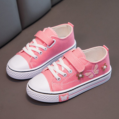 Bērnu kedas ar 3D elementiem un plakanu zoli