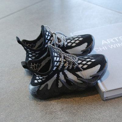 Нов модел маратонки за момчета с връзки