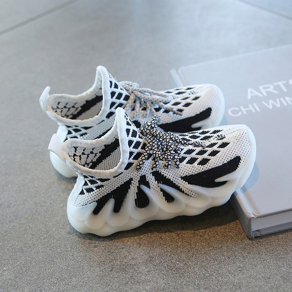 Нов модел маратонки за момчета с връзки