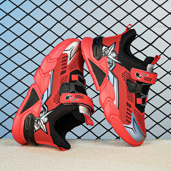 Модерни детски маратонки с цветен десен и лепенки 