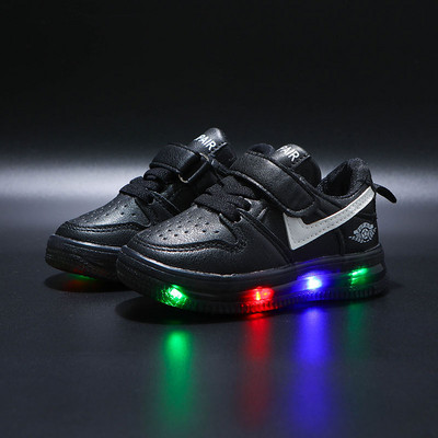 Нов модел детски маратонки от еко кожа със светещи подметки