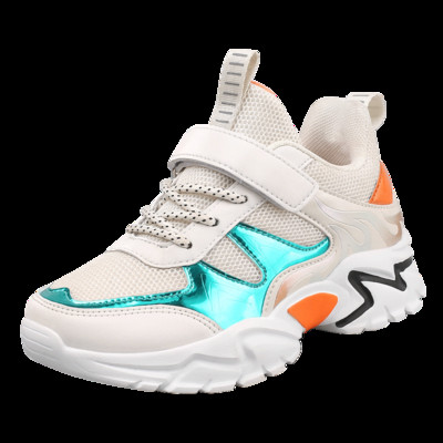 Детски маратонки с  лепенки и връзки в три цвята