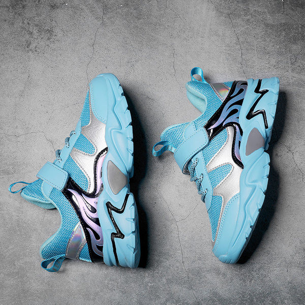 Детски маратонки с  лепенки и връзки в три цвята 