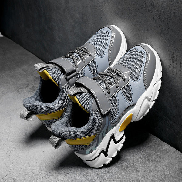 Детски маратонки с  лепенки и връзки в три цвята 